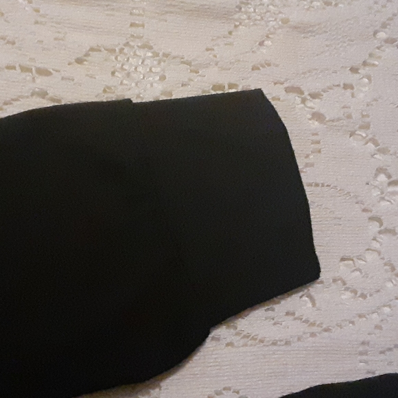 NWOT Black & White top - Picture 3 of 5